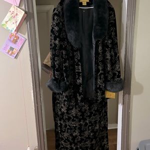 Beautiful two piece sparkle evening two piece skirt set. Detachable sleeves